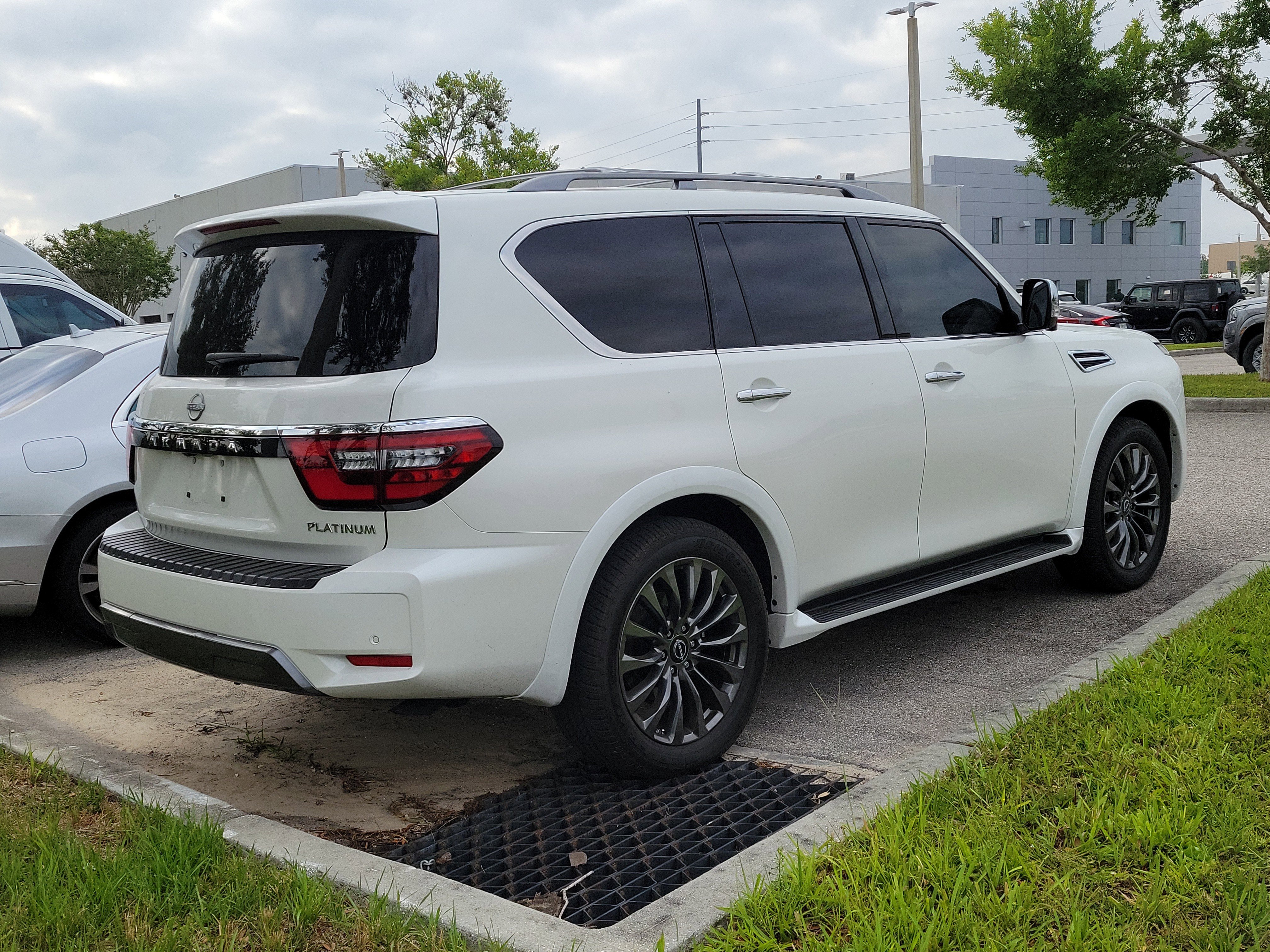 Certified 2023 Nissan Armada Platinum w/ Cargo Package AWD/4WD image 3