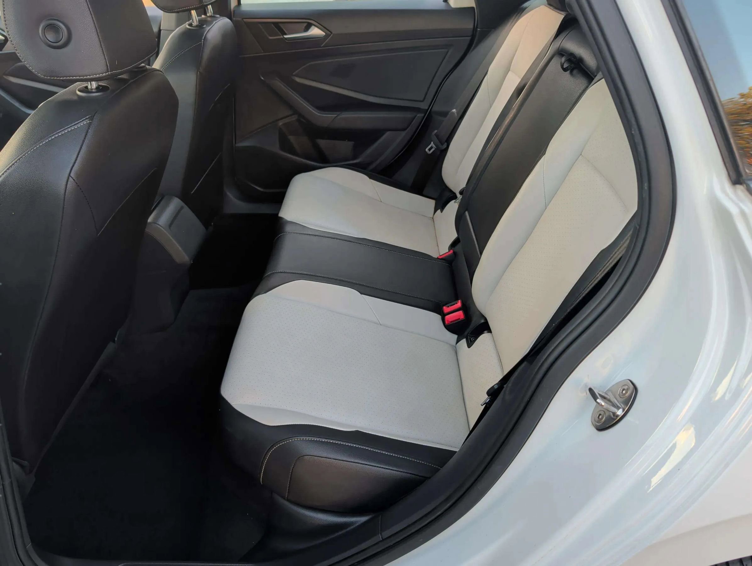 Used 2019 Volkswagen Jetta R-Line FWD image 31