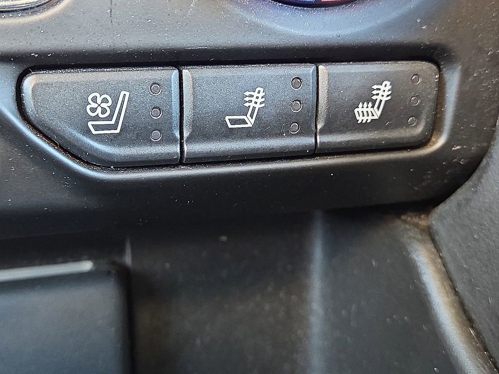 Used 2023 Chevrolet Suburban Premier image 29