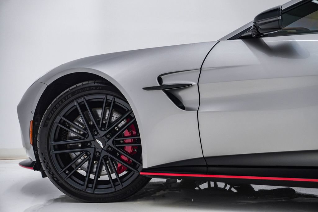 Used 2025 Aston Martin V8 Vantage Coupe RWD image 14