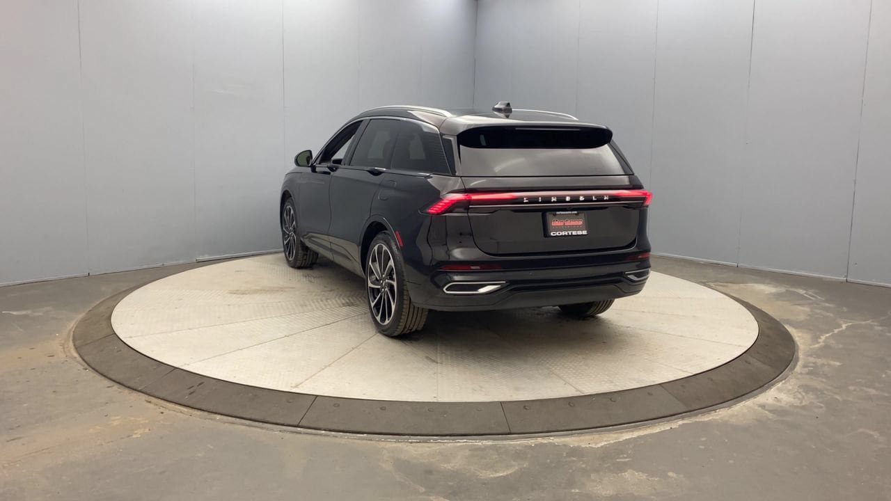 Used 2025 Lincoln Nautilus Black Label AWD/4WD image 3