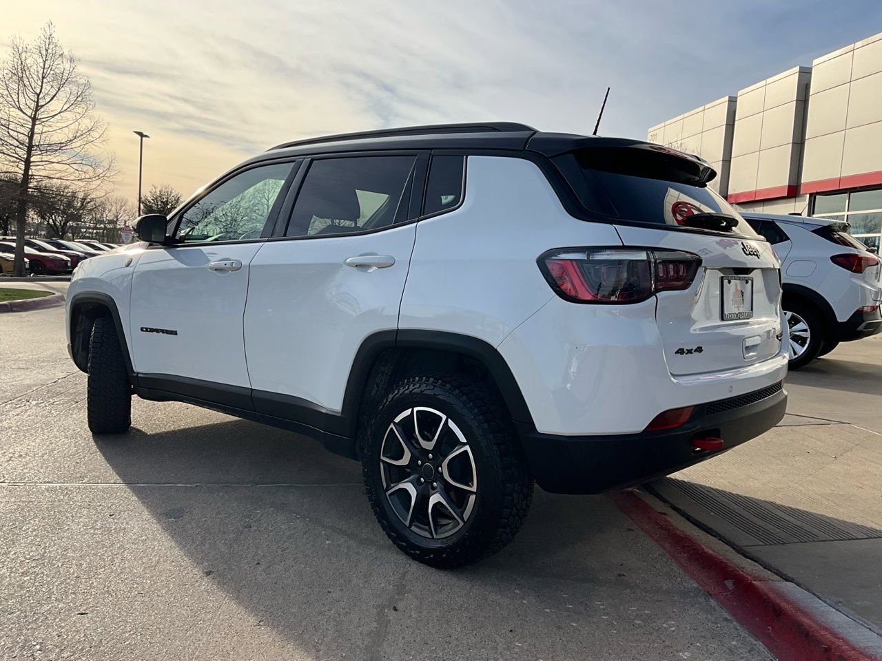 Used 2025 Jeep Compass Trailhawk image 8