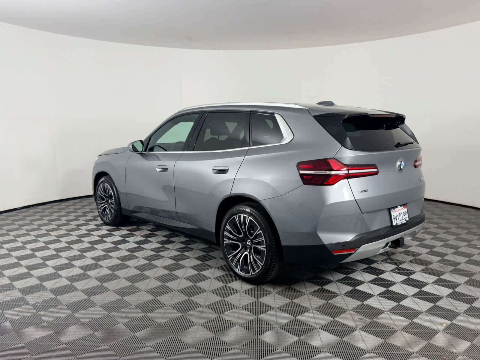 Used 2025 BMW X3 xDrive30i w/ Premium Package AWD/4WD image 5