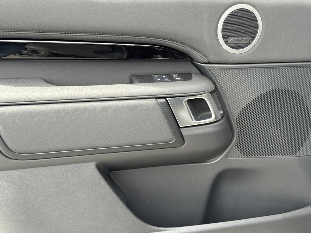 New 2025 Land Rover Discovery S image 11