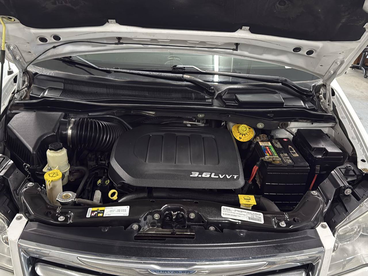 Used 2015 Chrysler Town & Country Touring FWD image 67