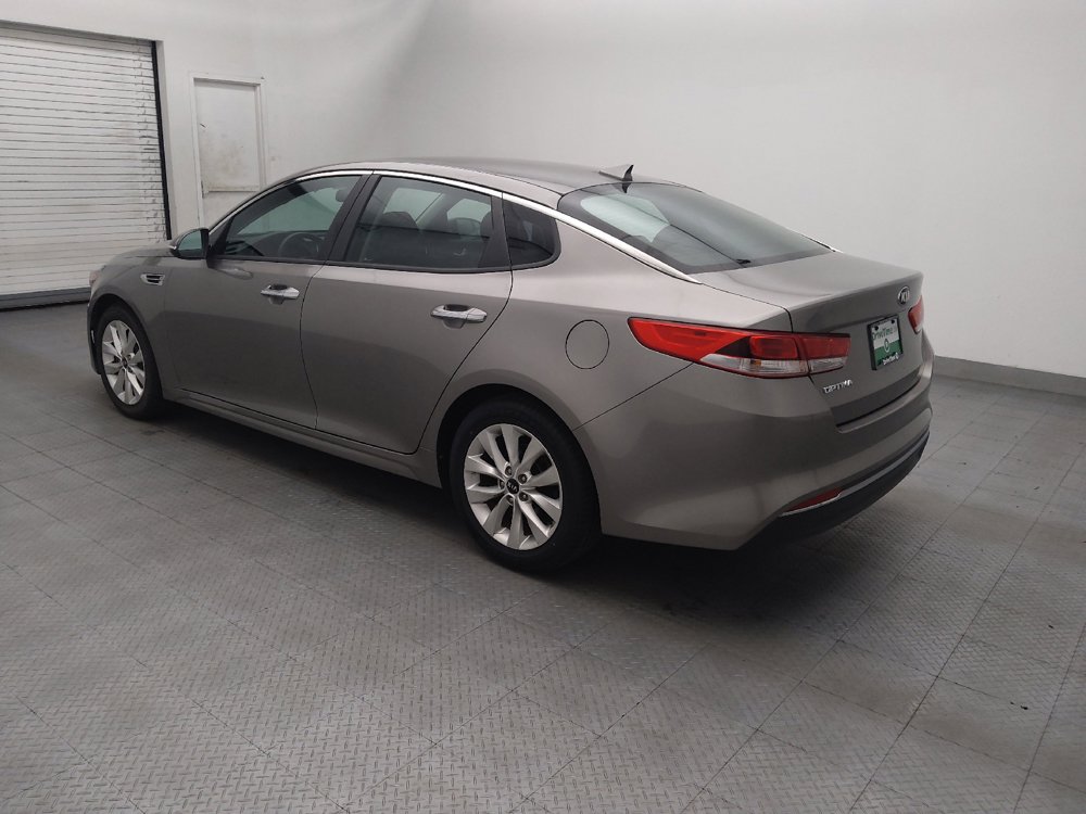 Used 2018 Kia Optima LX w/ 17" Alloy Wheels Package FWD image 3