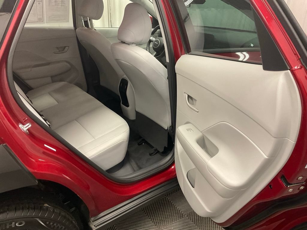 Used 2025 Hyundai Kona SEL AWD/4WD image 28