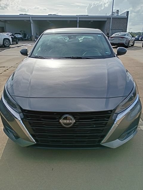 Used 2025 Nissan Altima 2.5 SV FWD image 2