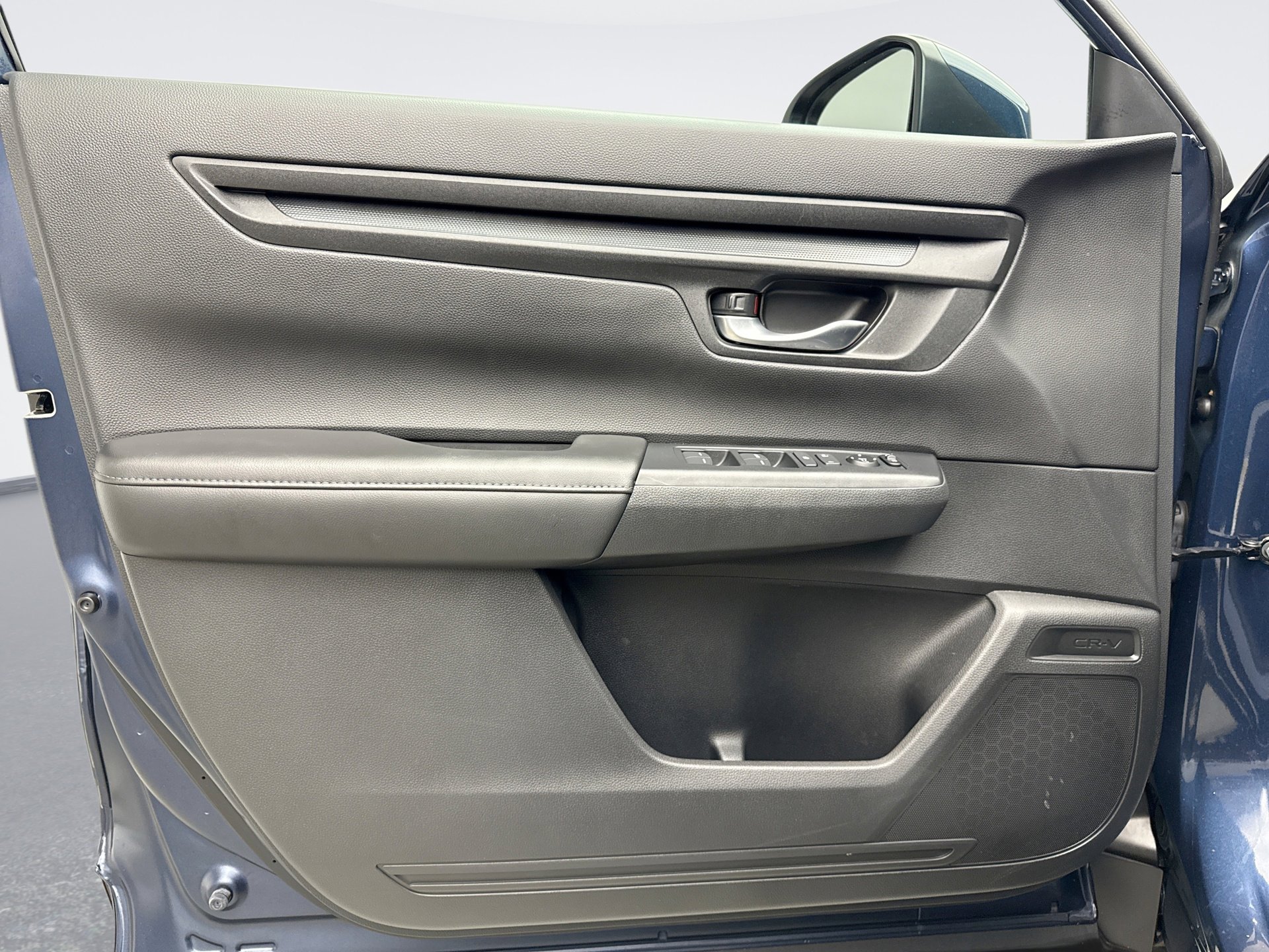 Used 2025 Honda CR-V LX image 8
