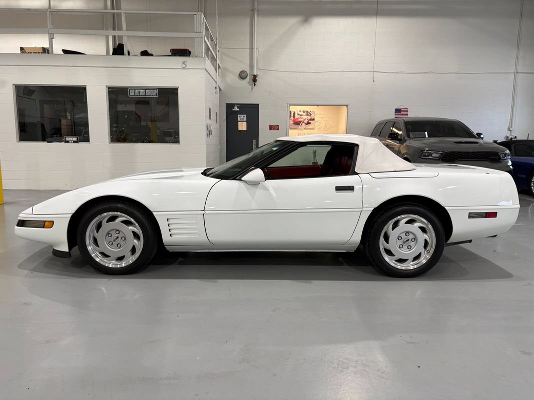 Used 1991 Chevrolet Corvette Convertible RWD image 4