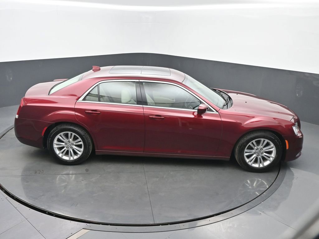Used 2016 Chrysler 300 Limited image 41