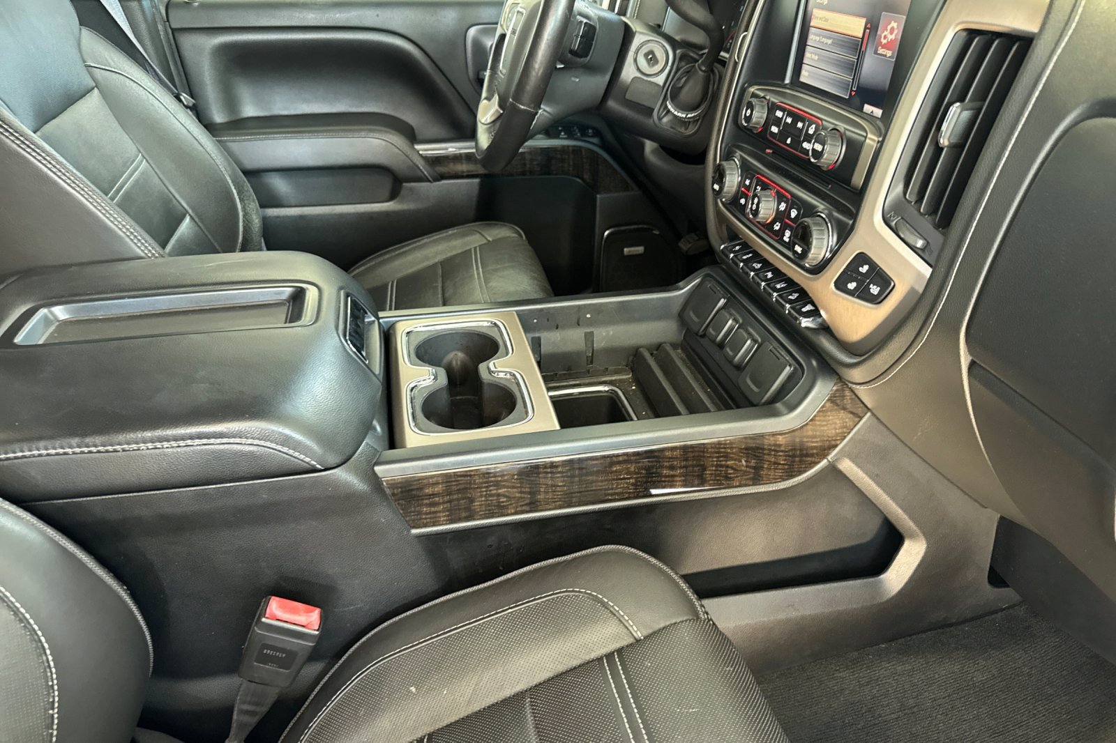 Used 2015 GMC Sierra 2500 Denali w/ Duramax Plus Package AWD/4WD image 20