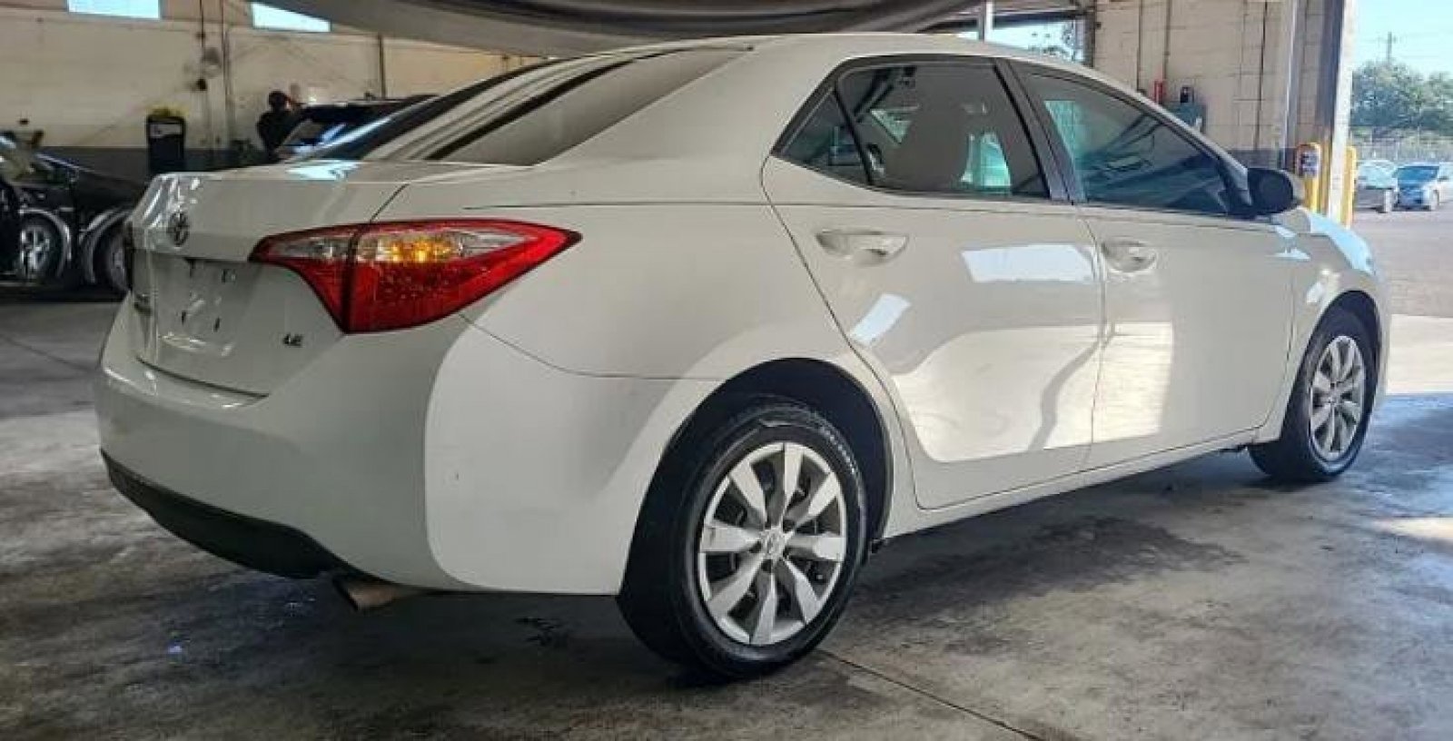 Used 2016 Toyota Corolla LE image 3