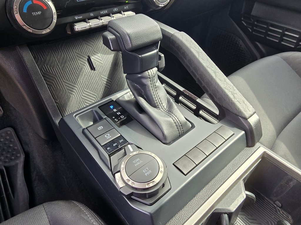 Used 2025 Toyota Tacoma SR5 AWD/4WD image 23