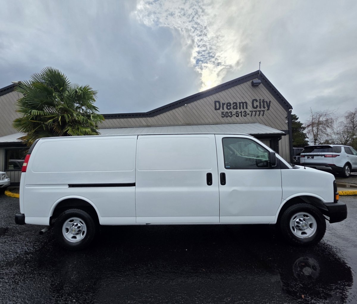 Used 2014 Chevrolet Express 2500 Extended RWD image 1