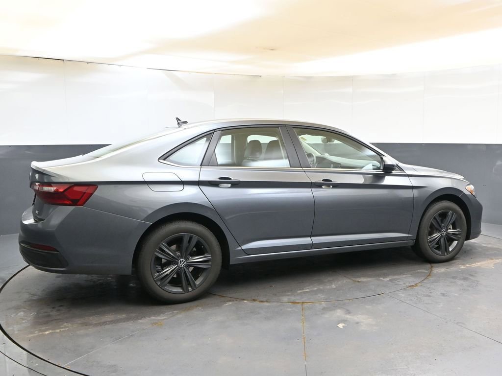 Used 2023 Volkswagen Jetta SE w/ Black Wheel Package image 6