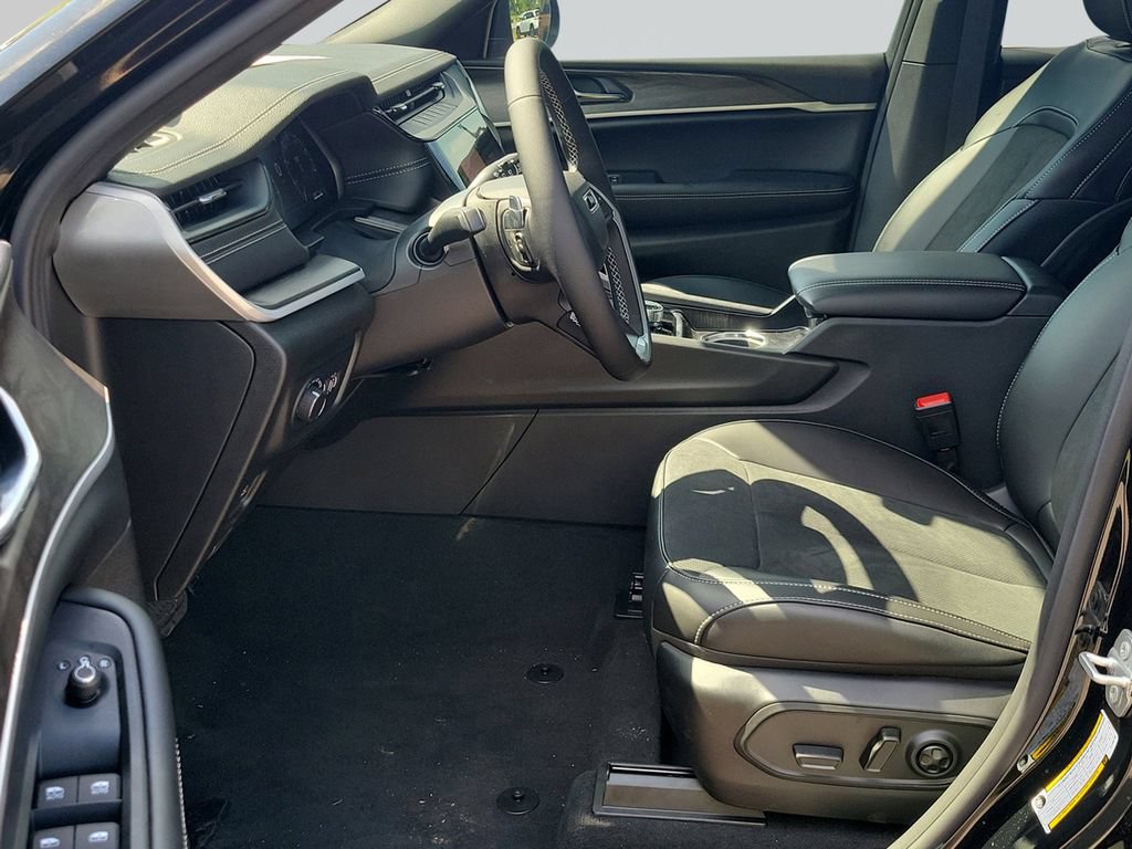 New 2026 Jeep Grand Cherokee Altitude RWD image 25