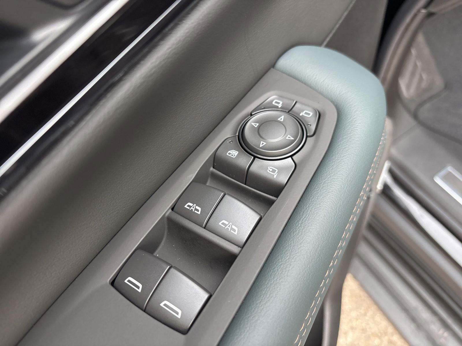 New 2026 GMC Yukon XL AT4 w/ Premium Trailering Package image 11