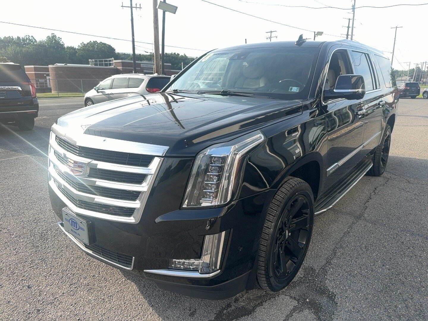 Used 2018 Cadillac Escalade ESV Luxury AWD/4WD image 3