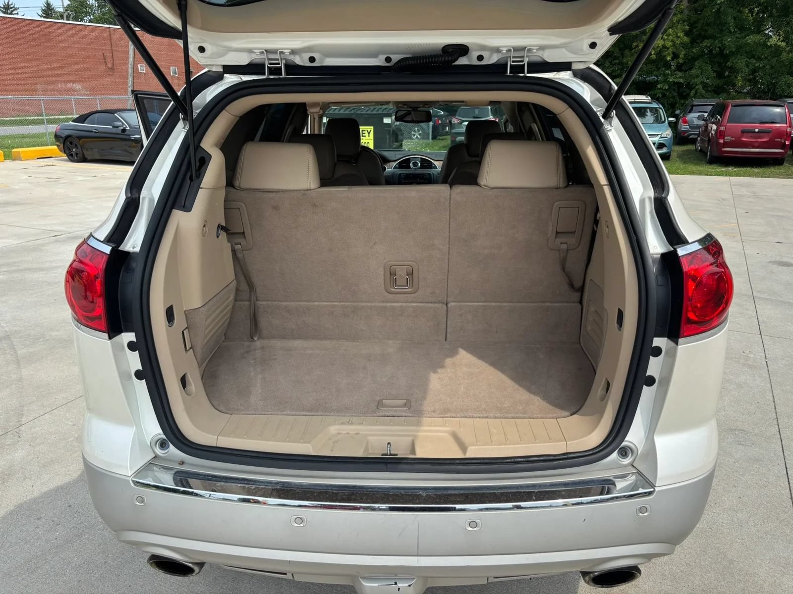 Used 2009 Buick Enclave CXL w/ Entertainment Package #2 AWD/4WD image 28