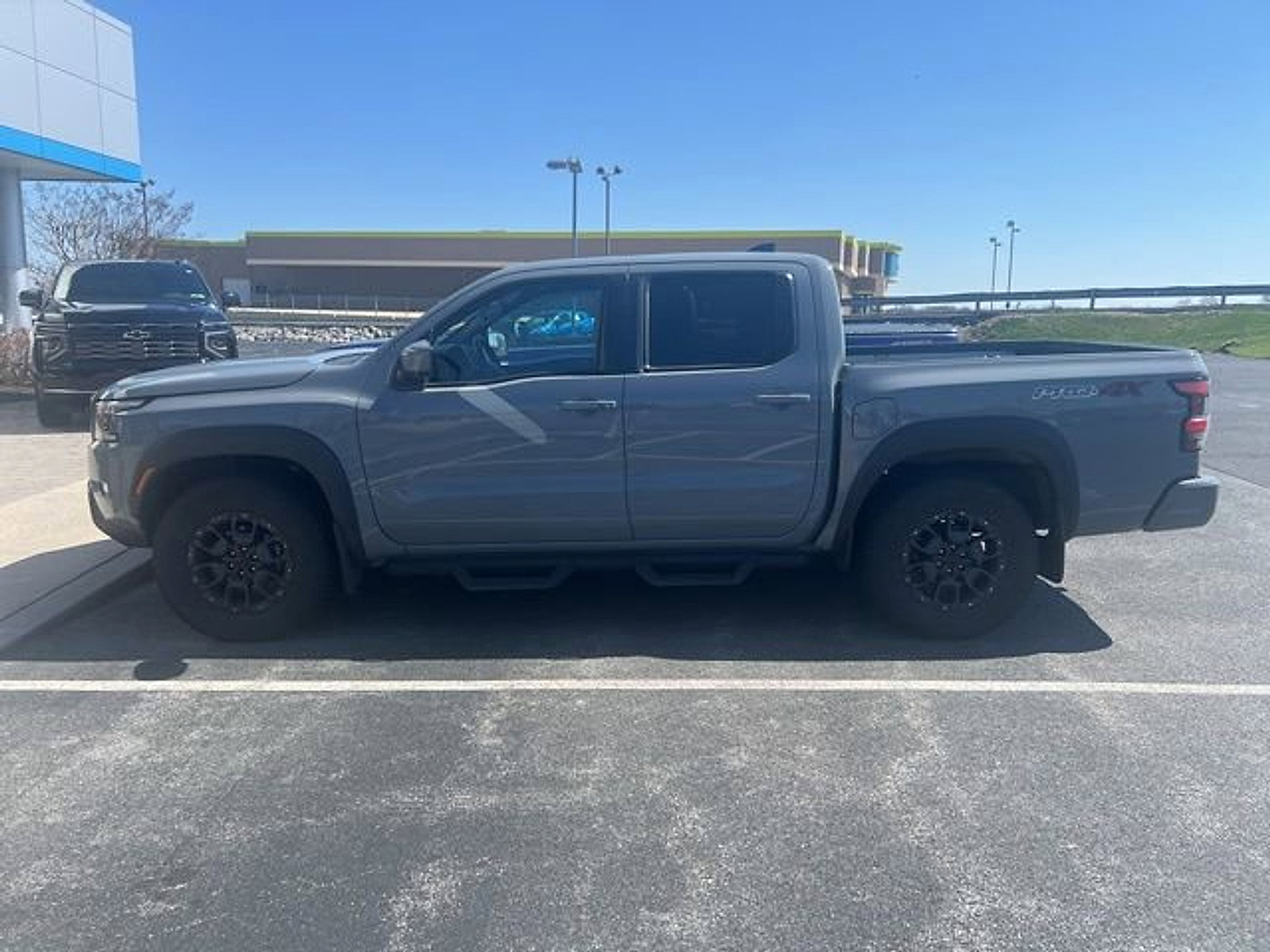 Used 2023 Nissan Frontier PRO-4X w/ Pro-4X Premium Package image 3