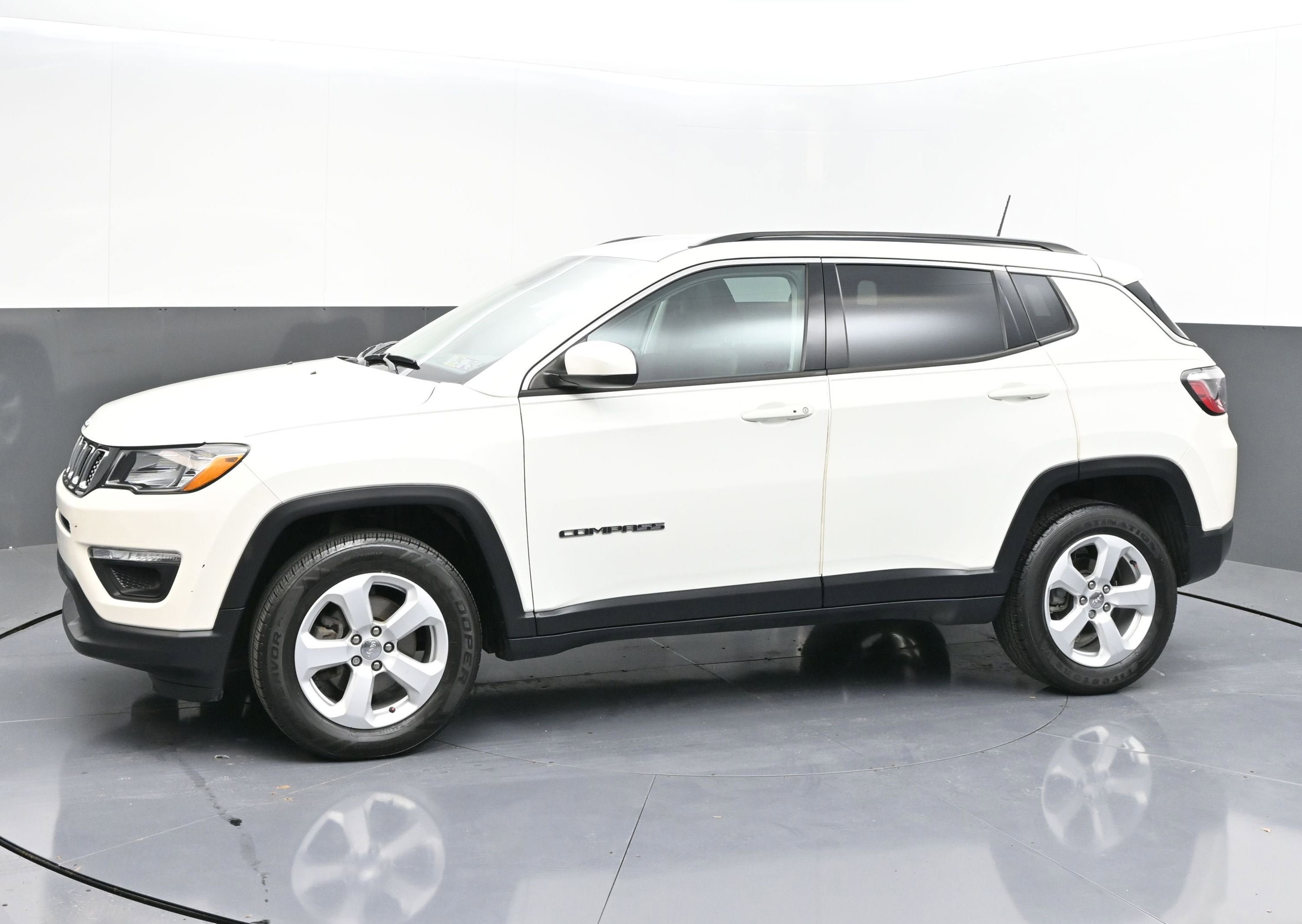 Used 2020 Jeep Compass Latitude w/ Cold Weather Group AWD/4WD image 4