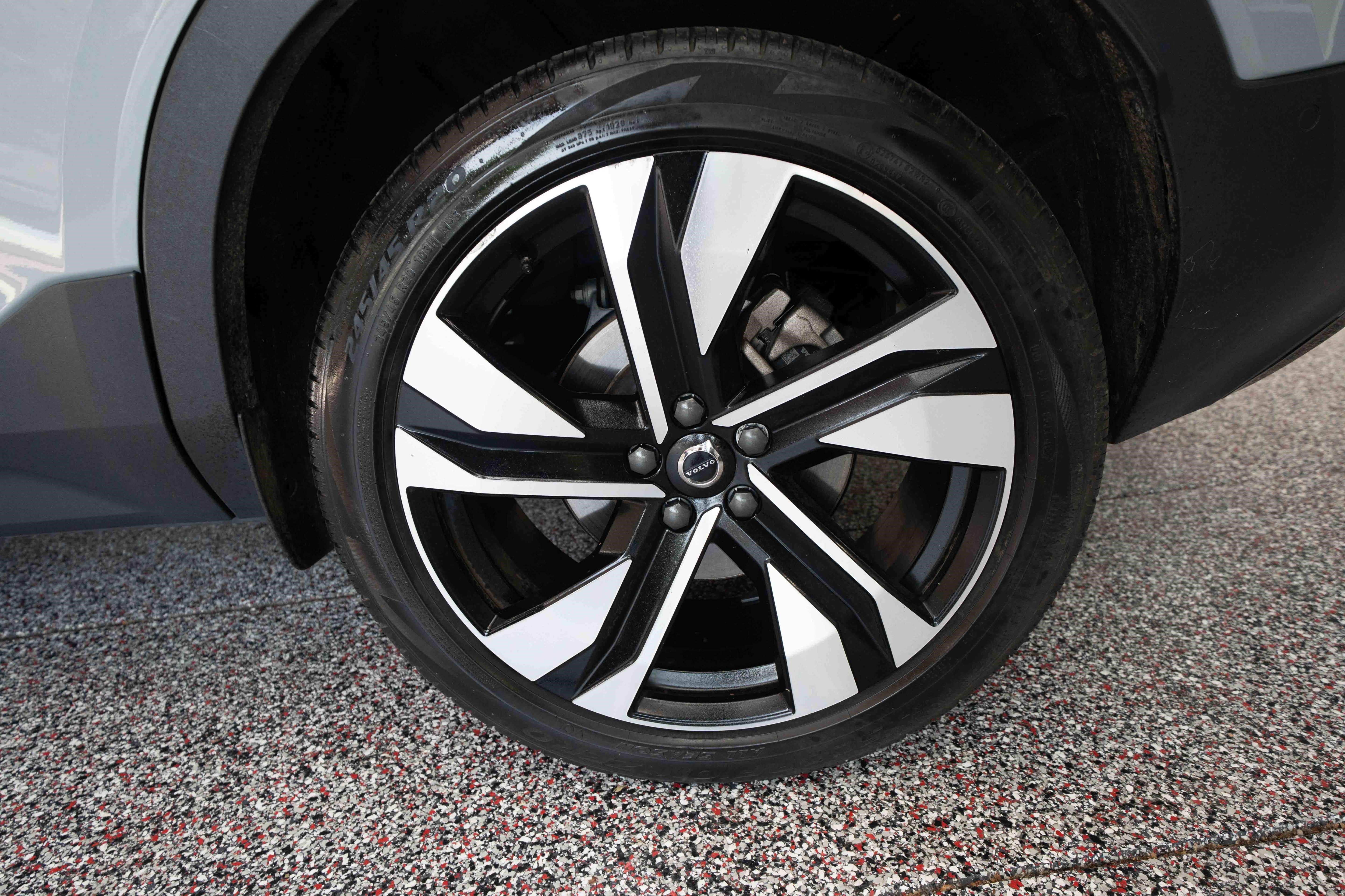 Used 2024 Volvo XC40 B5 Plus w/ Protection Package Premier AWD/4WD image 30