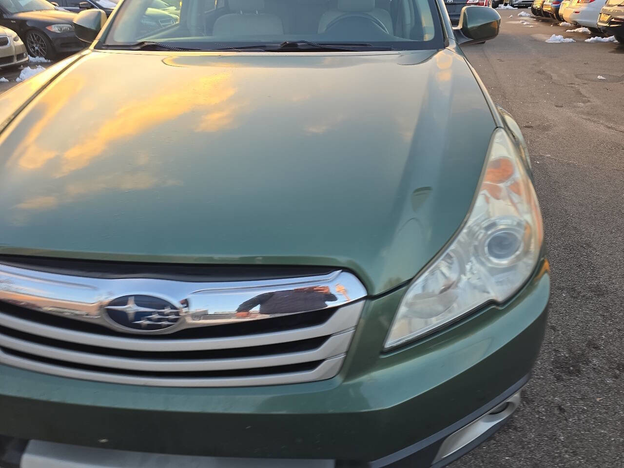 Used 2010 Subaru Outback 2.5i Premium image 9