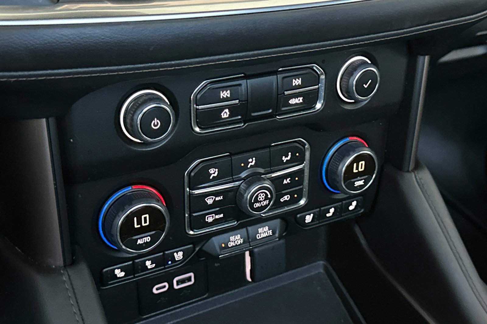 Used 2024 Chevrolet Tahoe High Country w/ Premium Package image 30