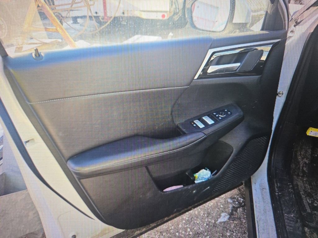 Used 2024 Mitsubishi Outlander SEL image 10