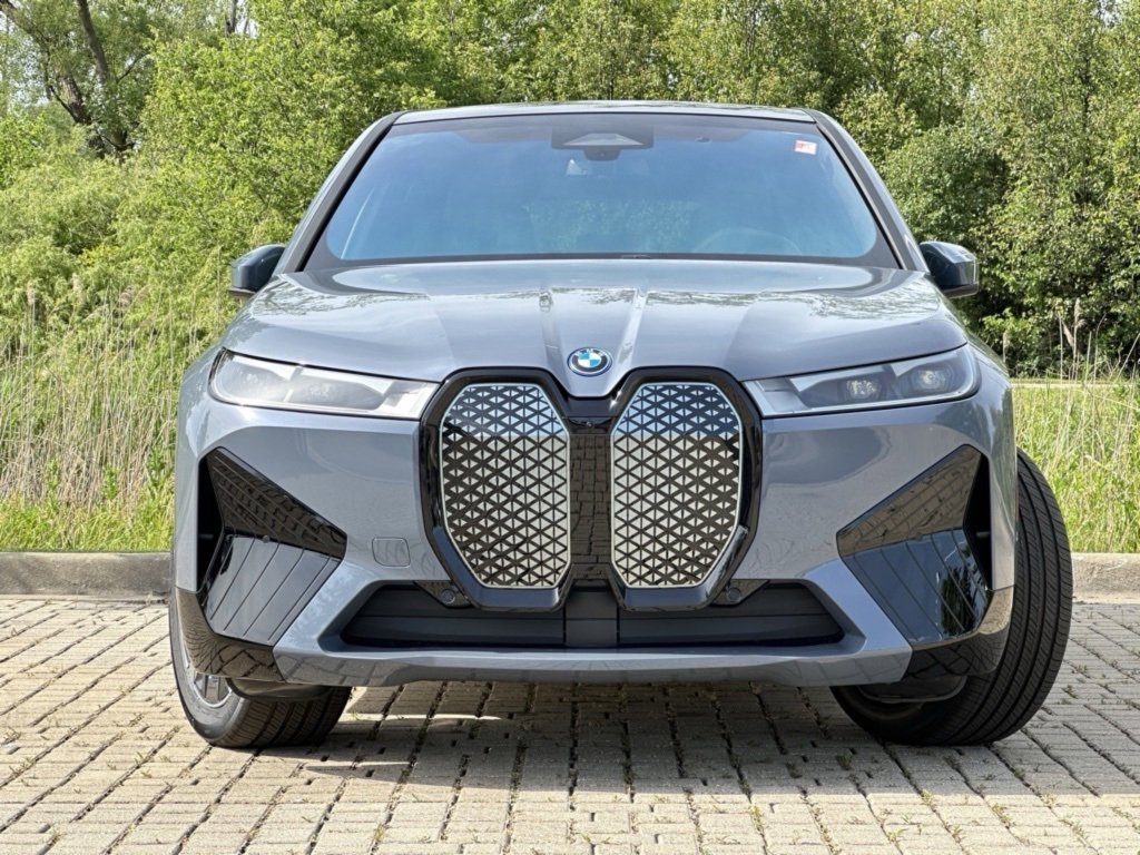Used 2025 BMW iX xDrive50 w/ Sport Package image 3