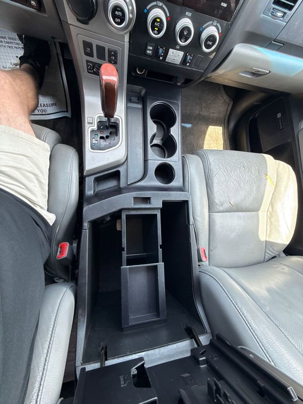 Used 2014 Toyota Sequoia Platinum RWD image 38