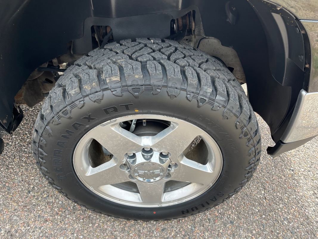 Used 2014 GMC Sierra 2500 Denali w/ Suspension Package, Off-Road image 21