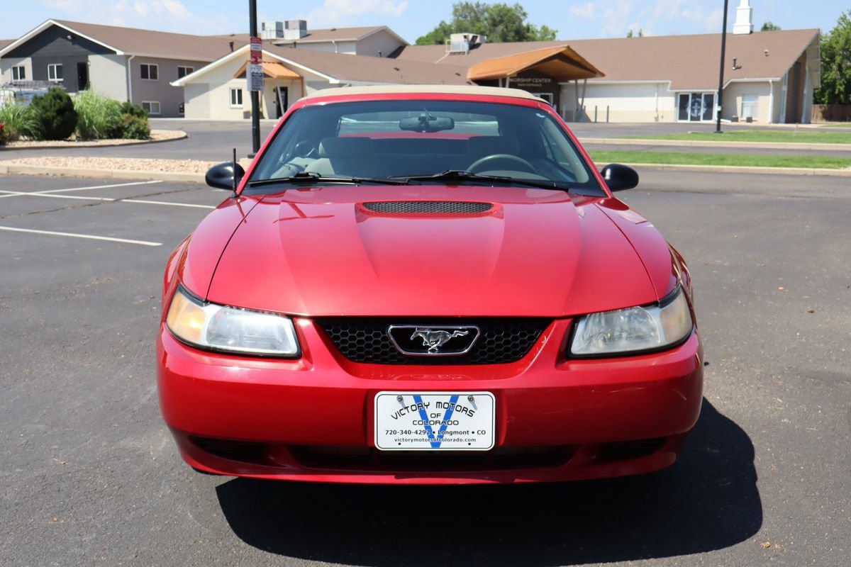 Used 1999 Ford Mustang Convertible RWD image 13