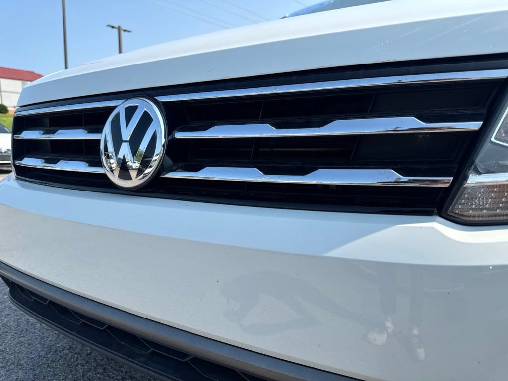 Used 2021 Volkswagen Tiguan SE w/ Panoramic Sunroof Package AWD/4WD image 10