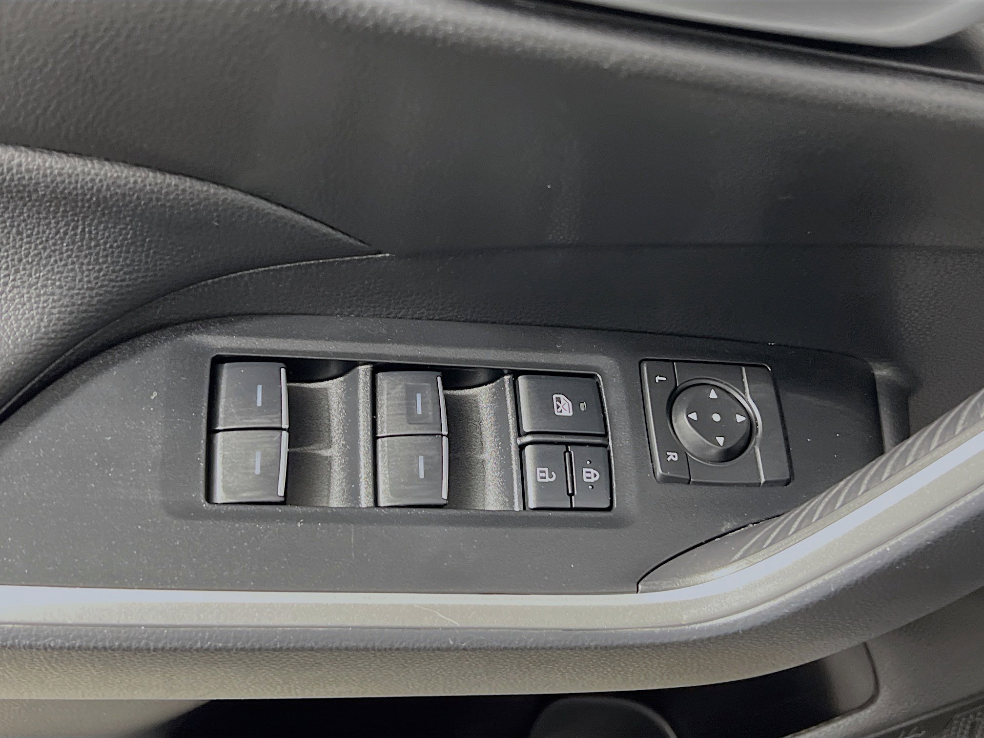 Used 2025 Toyota RAV4 XLE image 17