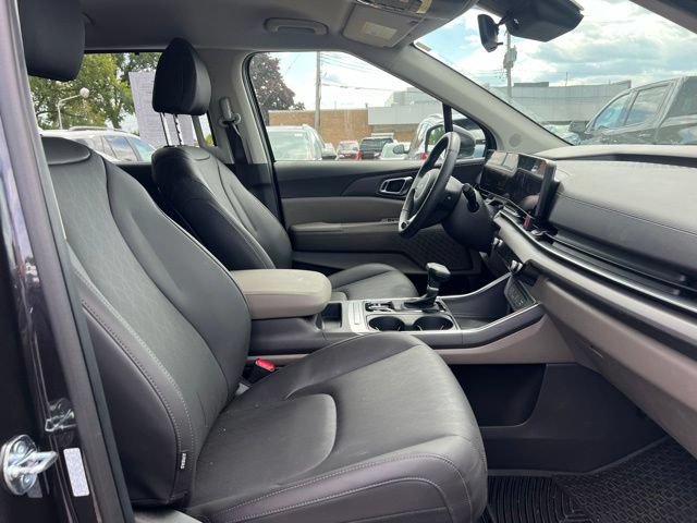 Used 2026 Kia Carnival EX FWD image 11