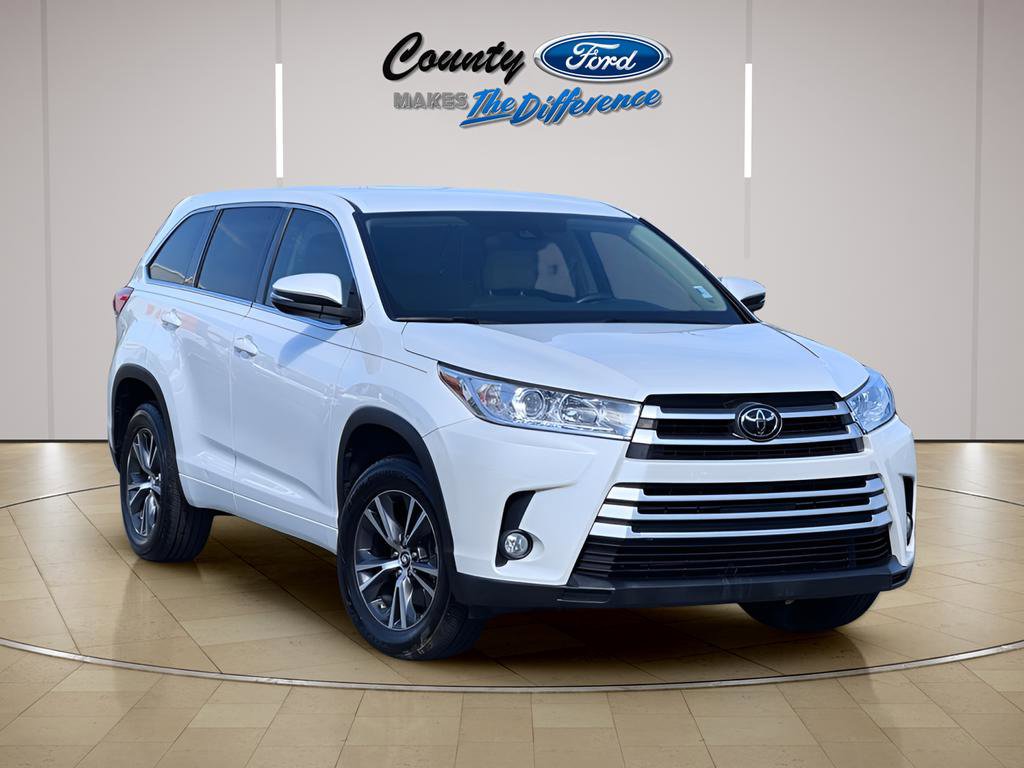 Used 2017 Toyota Highlander Plus FWD image 1
