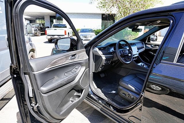 New 2026 Jeep Grand Cherokee Limited w/ Limited Altitude Package AWD/4WD image 41
