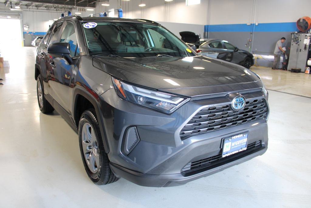 Used 2024 Toyota RAV4 LE AWD/4WD image 3