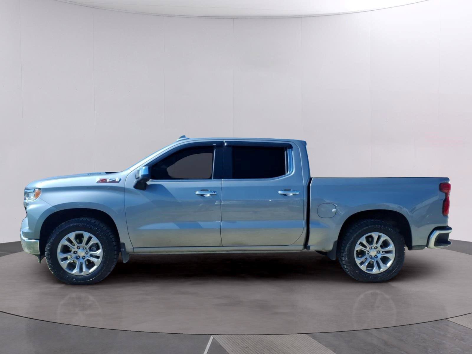Used 2024 Chevrolet Silverado 1500 LTZ w/ LTZ Convenience Package II AWD/4WD image 2