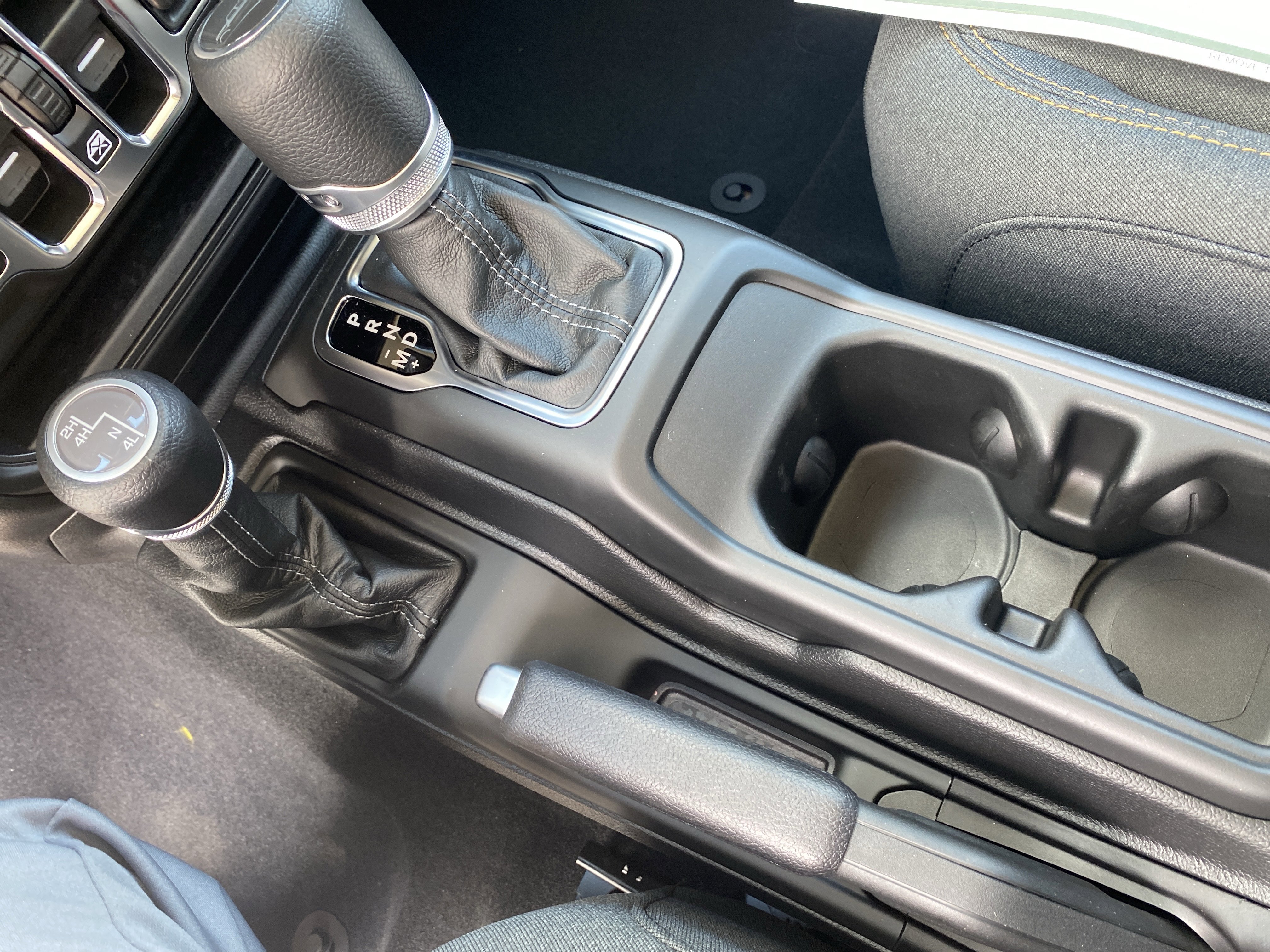 New 2025 Jeep Gladiator Sport image 15