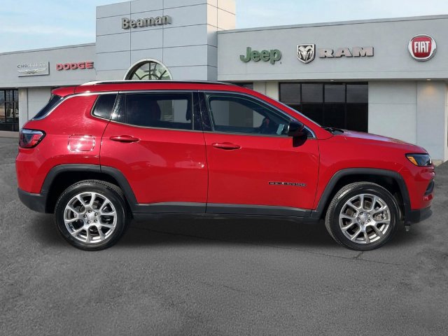 Used 2023 Jeep Compass Latitude w/ Sun and Sound Group AWD/4WD image 8