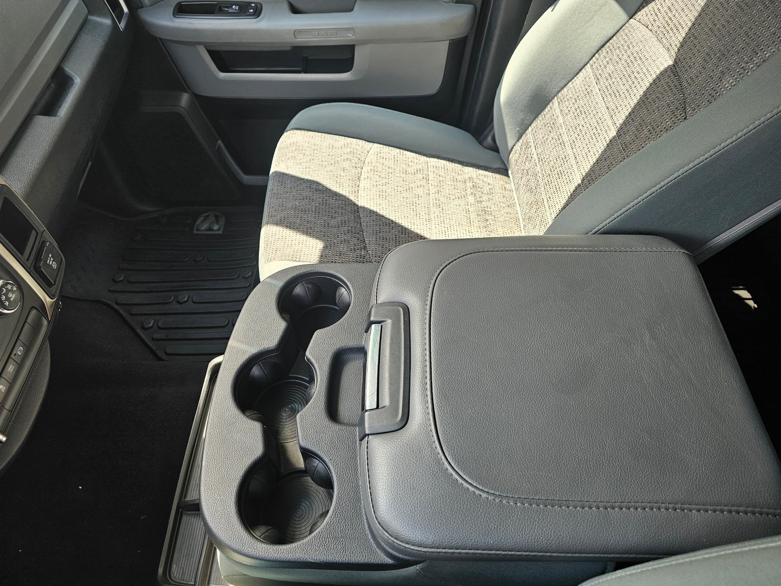 Used 2014 RAM 3500 SLT AWD/4WD image 14