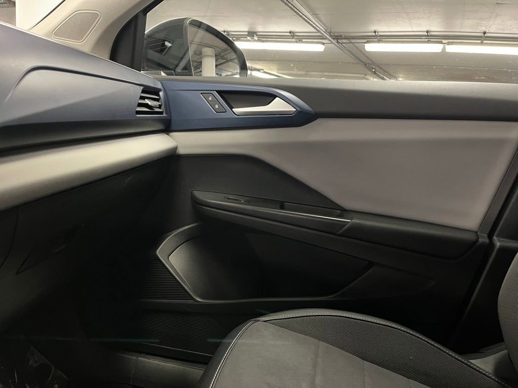 Used 2022 Volkswagen Taos SE w/ Panoramic Sunroof Package image 30