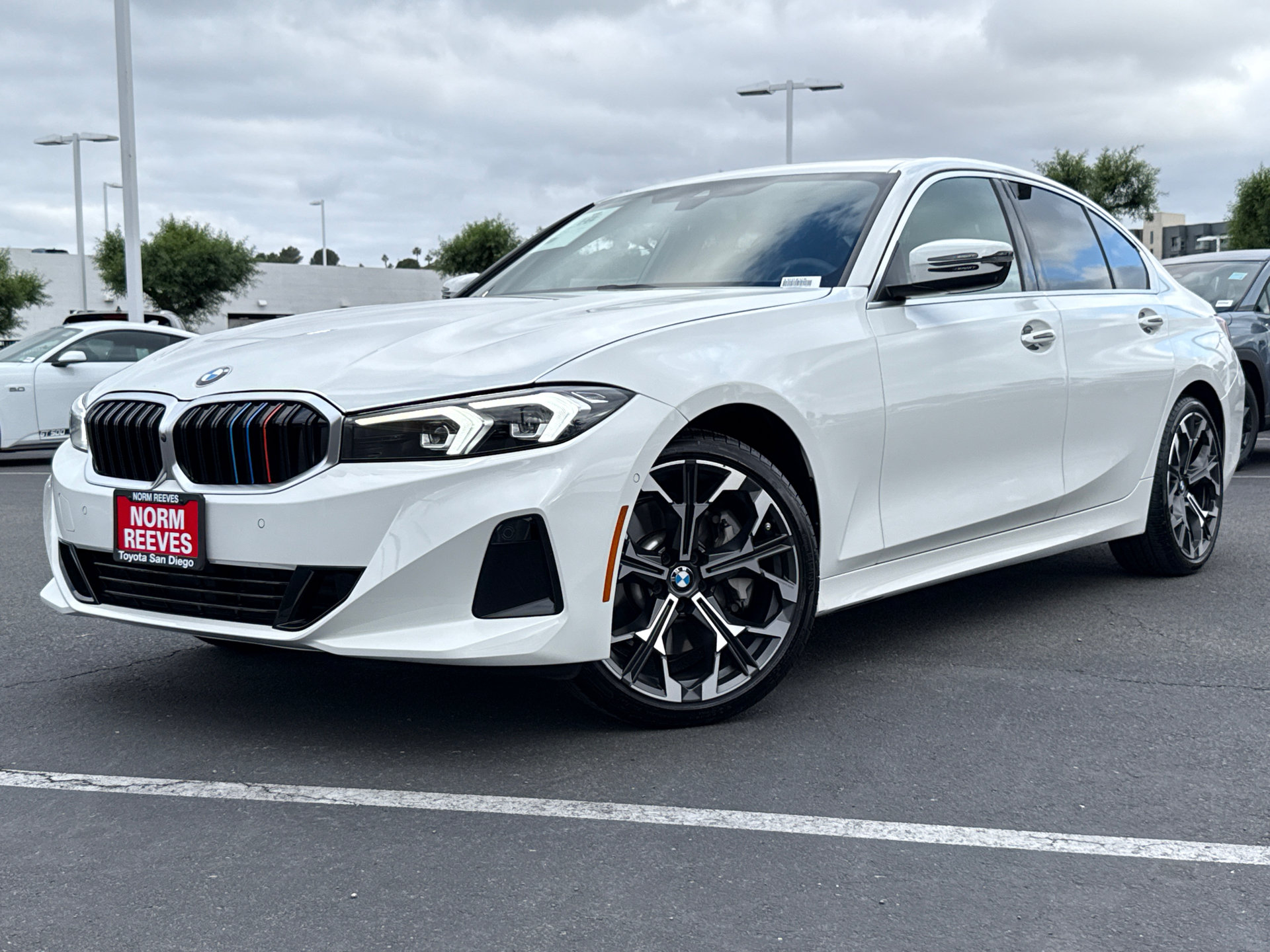 Used 2025 BMW 330i Sedan w/ Convenience Package RWD image 2