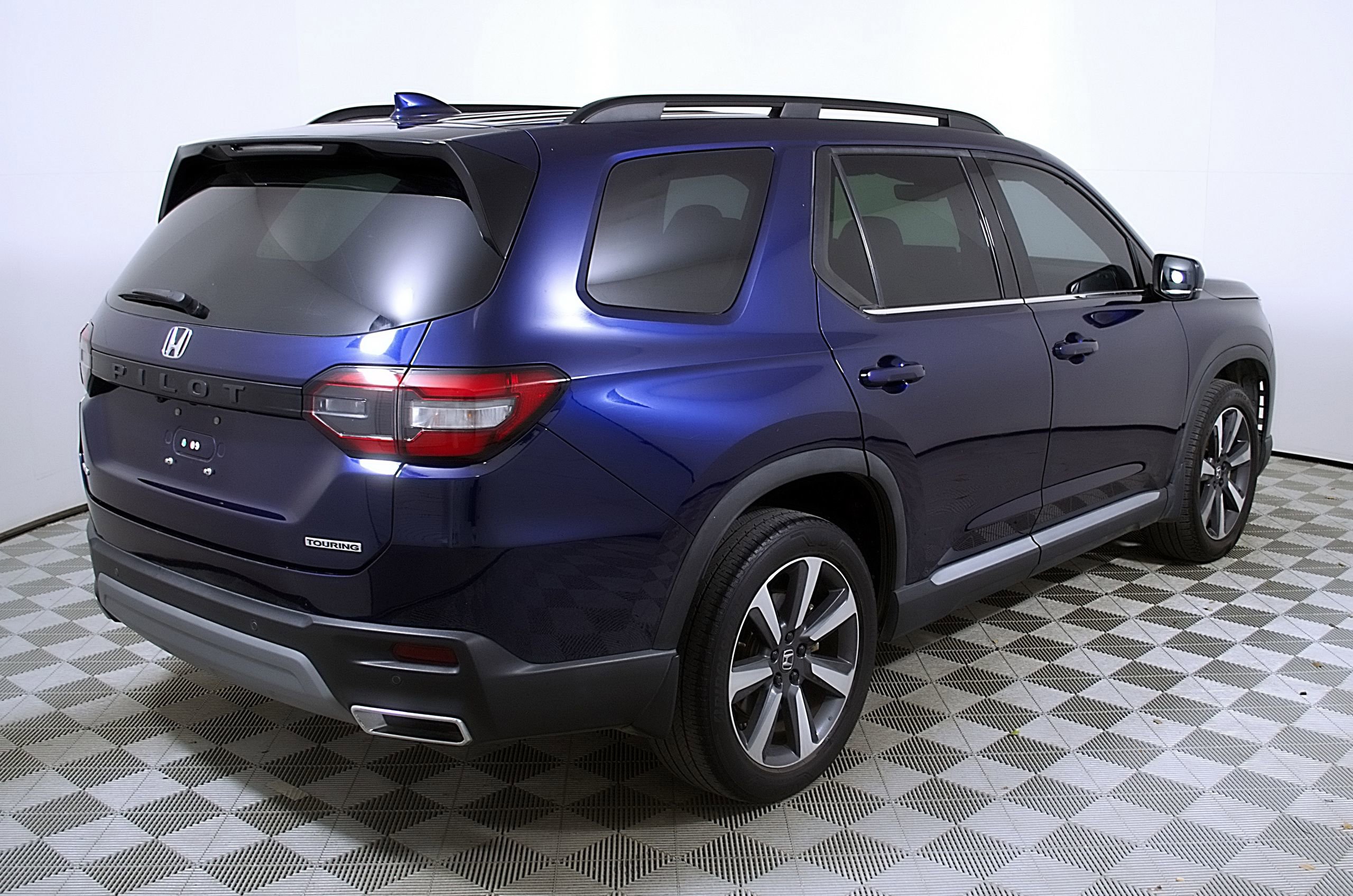 Used 2023 Honda Pilot Touring image 7