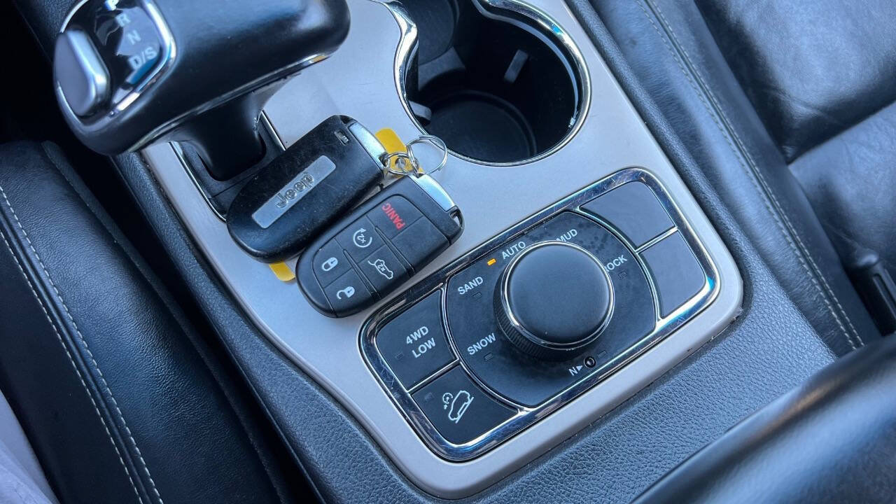 Used 2015 Jeep Grand Cherokee Limited AWD/4WD image 16
