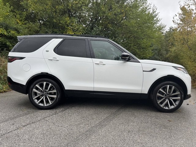 New 2026 Land Rover Discovery Limited Edition image 5