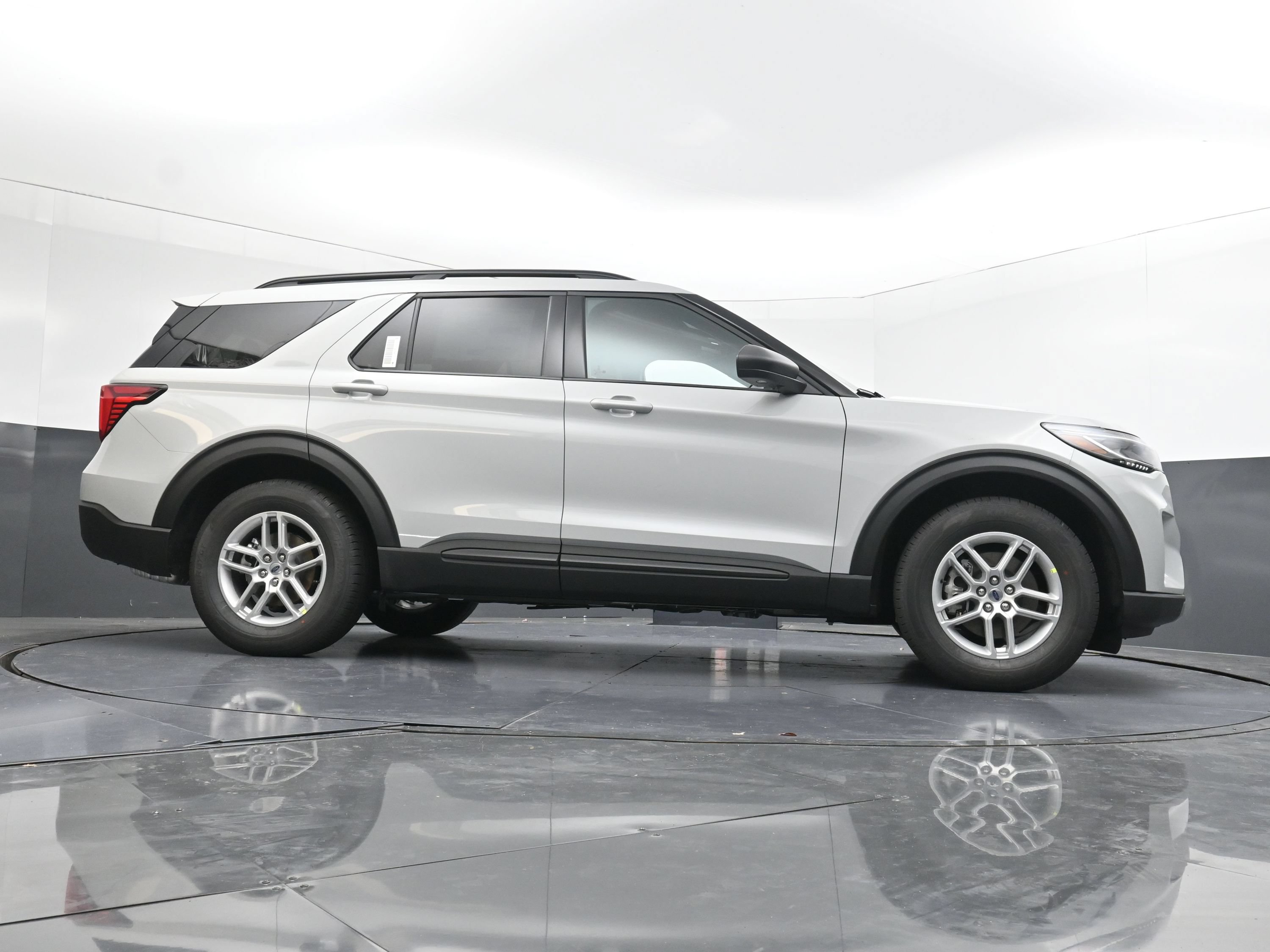 New 2027 Ford Explorer Active RWD image 17